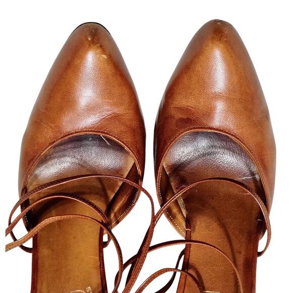 60s Brown Leather Ankle Wrap Strap Closed Toe Chainlink Detail Heels Size 7.5 - Picture 13 of 15